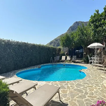 In With Pool Castellammare del Golfo